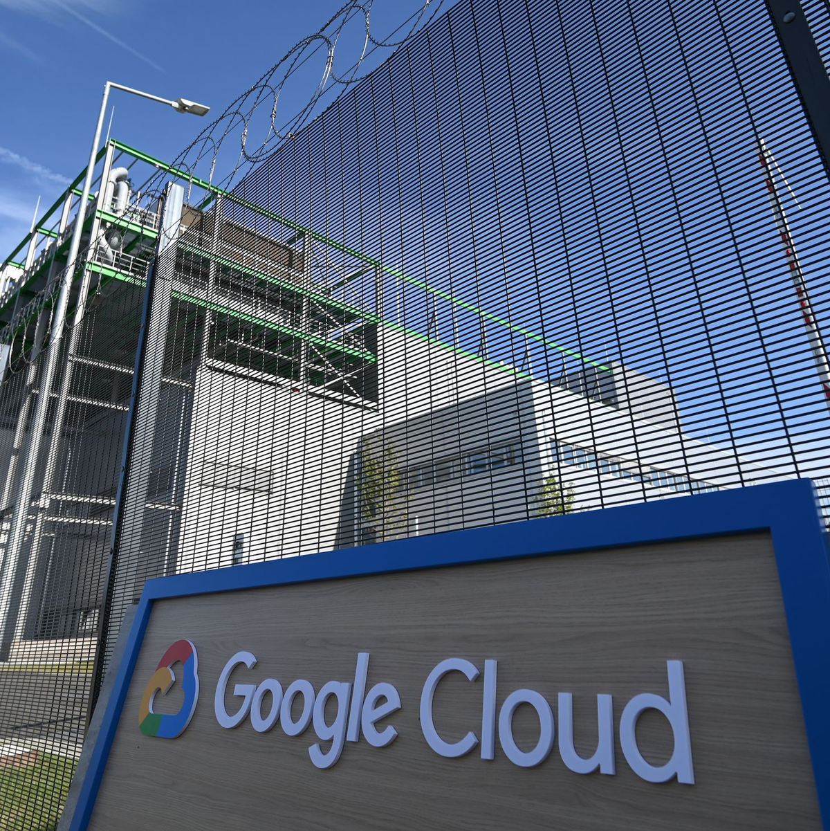 Google konzentriert sich mit seinen deutschen Rechenzentren auf den Großraum Frankfurt, auch weil sich in der Nähe der große Internetknoten DE-CIX befindet. (Archivbild)  - Foto: Arne Dedert/dpa