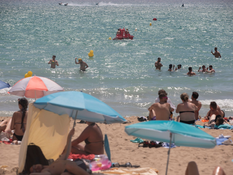 Wer darf wann in die Sommerferien - zwischen den Bundesländern kommt es darüber immer wieder zum Streit. (Archivbild) - Foto: Clara Margais/dpa