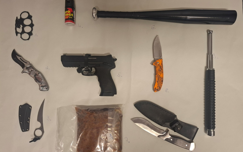 POL-K: 250715-2-K Brennpunktteam Kalk stellt erneut zahlreiche Waffen und verbotene Gegenstände sicher - Foto: presseportal.de