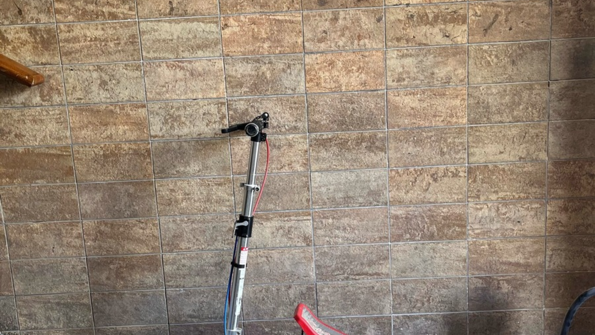 POL-SO: Randalierer lassen auffälligen Roller zurück - Foto: presseportal.de