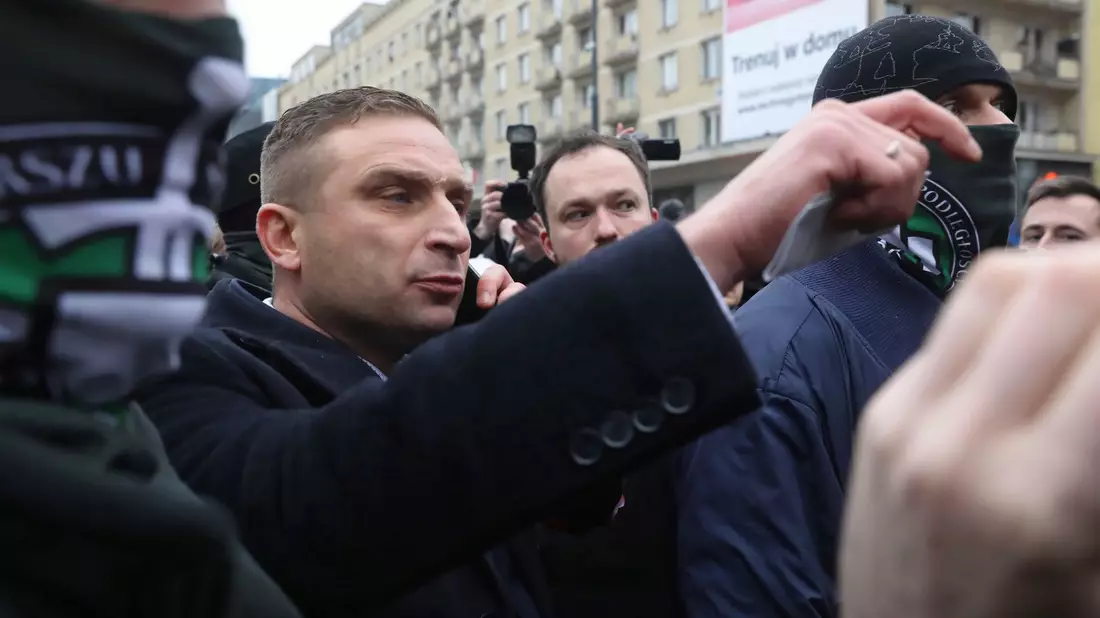 Gegen den polnischen Rechtsaktivisten Robert Bakiewicz gab es ein Urteil wegen Nötigung. (Archivbild) - Bild: Tomasz Gzell/PAP/dpa