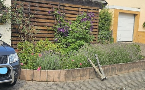 POL-PDMT: Flacht. Begrenzungspfosten beschädigt - Zeugenaufruf - Foto: presseportal.de