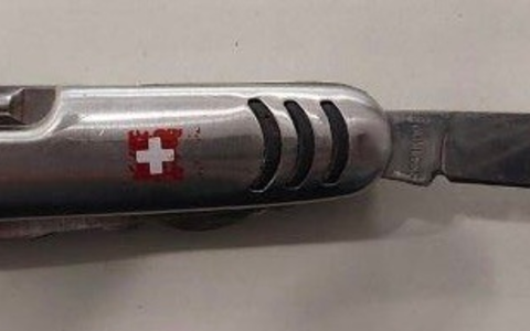 BPOL NRW: Düsseldorf Hbf: Bundespolizei beschlagnahmt Messer und Drogen bei 44-Jährigem - Foto: presseportal.de