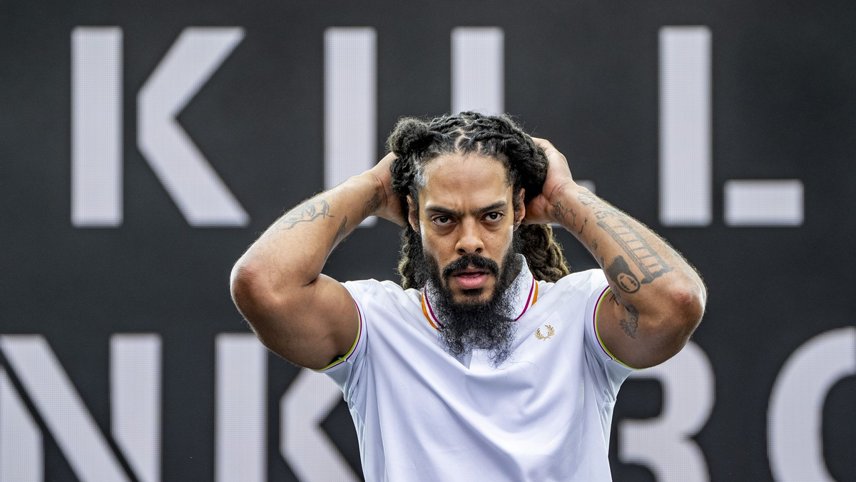 Das Duo Bob Vylan hatte beim Glastonbury-Festival in England einen Eklat ausgelöst. Nun muss sie auf die Teilnahme an einer Europatournee verzichten. (Archivbild) - Foto: Ben Birchall/PA Wire/dpa