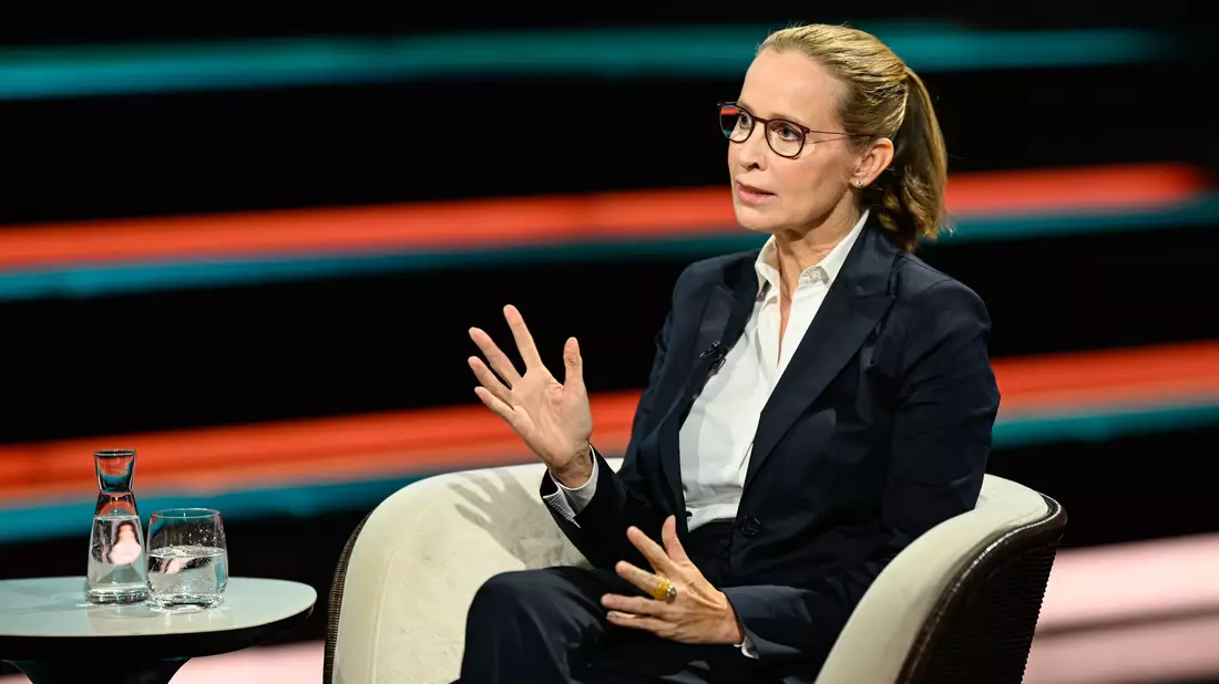 Die Staatsrechtlerin Frauke Brosius-Gersdorf wehrt sich in der ZDF-Sendung «Markus Lanz» gegen die Vorwürfe, die im Zusammenhang mit ihrer Nominierung als Bundesverfassungsrichterin gegen sie erhoben werden. - Bild: Markus Hertrich/ZDF/dpa