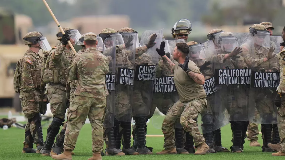 Das Pentagon plant, die Hälfte der Nationalgarde-Soldaten in Los Angeles abzuziehen.  - Bild: Jae C. Hong/AP/dpa