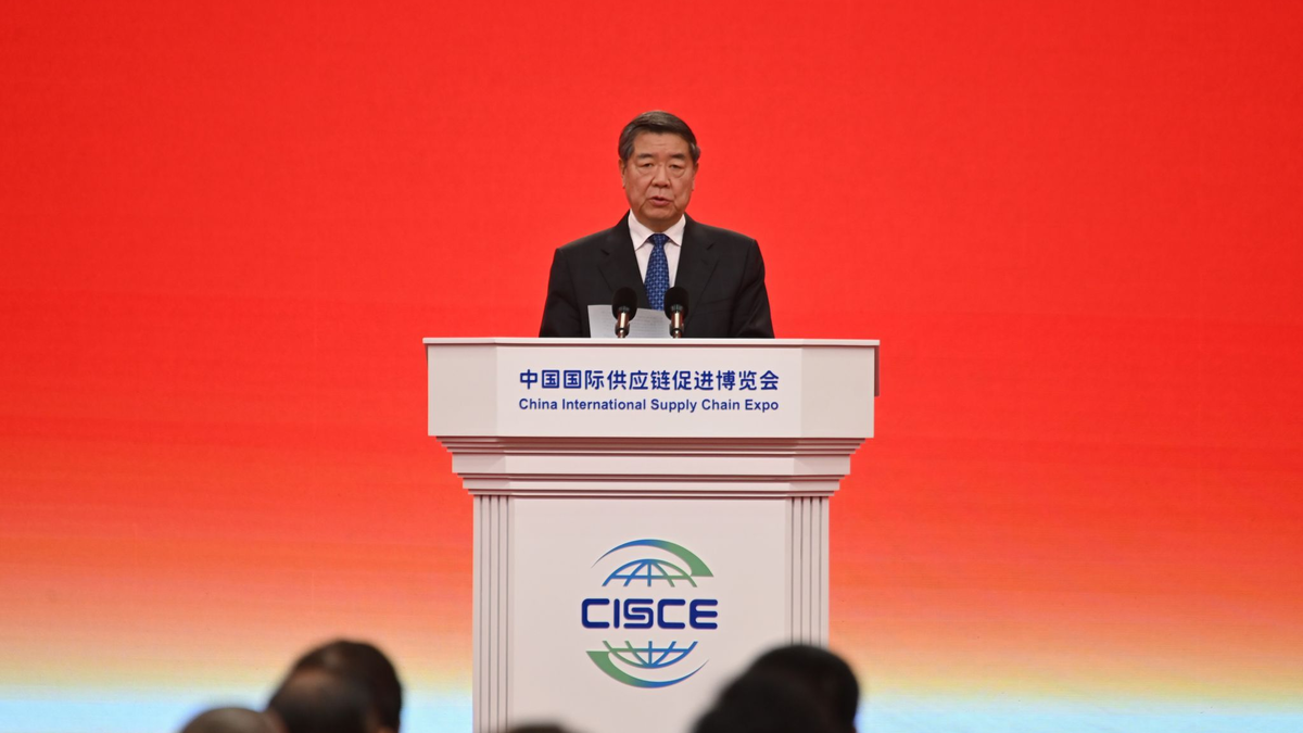 Bei der Lieferketten-Messe stellen auch Unternehmen aus Deutschland ihre Waren aus.  - Foto: Johannes Neudecker/dpa