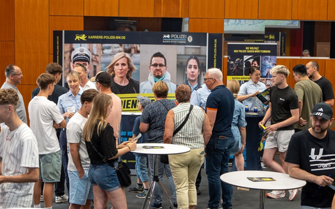 POL-HfPolBW: Der Polizeiausbildungsstandort Herrenberg öffnet erstmals seine Tore für die Öffentlichkeit - Foto: presseportal.de POL-HfPolBW: Der Polizeiausbildungsstandort Herrenberg öffnet erstmals seine Tore für die Öffentlichkeit - Foto: presseportal.de