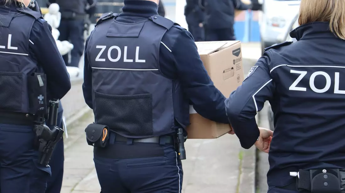 HZA-S: Stuttgarter Zoll durchsucht fünf Objekte - Ermittlungen gegen Unternehmer wegen nicht Nichtanmeldung von Arbeitnehmern zur Sozialversicherung - Bild: presseportal.de