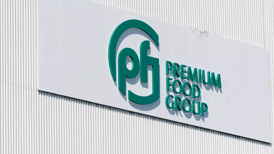 Die Tönnies-Gruppe heißt seit Anfang des Jahres Premium Food Group. (Archivbild) - Bild: Friso Gentsch/dpa