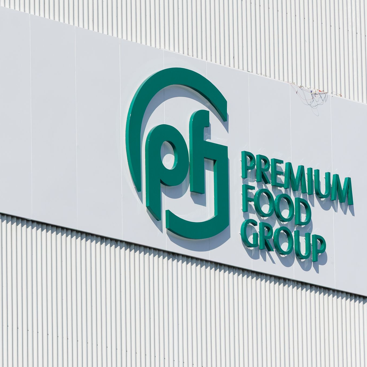 Die Tönnies-Gruppe heißt seit Anfang des Jahres Premium Food Group. (Archivbild) - Foto: Friso Gentsch/dpa