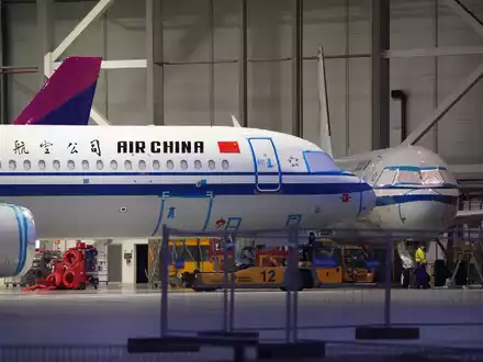 Ein Flugzeug von Air China. (Archivbild) - Foto: Marcus Brandt/dpa