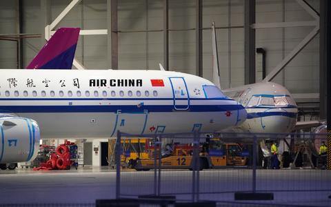Ein Flugzeug von Air China. (Archivbild) - Foto: Marcus Brandt/dpa