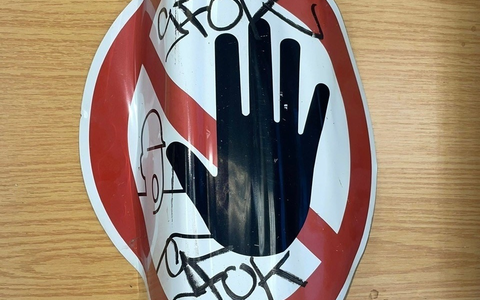 BPOL NRW: Kinder im Gleis beschädigen Warnschilder - Bundespolizei warnt vor Lebensgefahr - Foto: presseportal.de