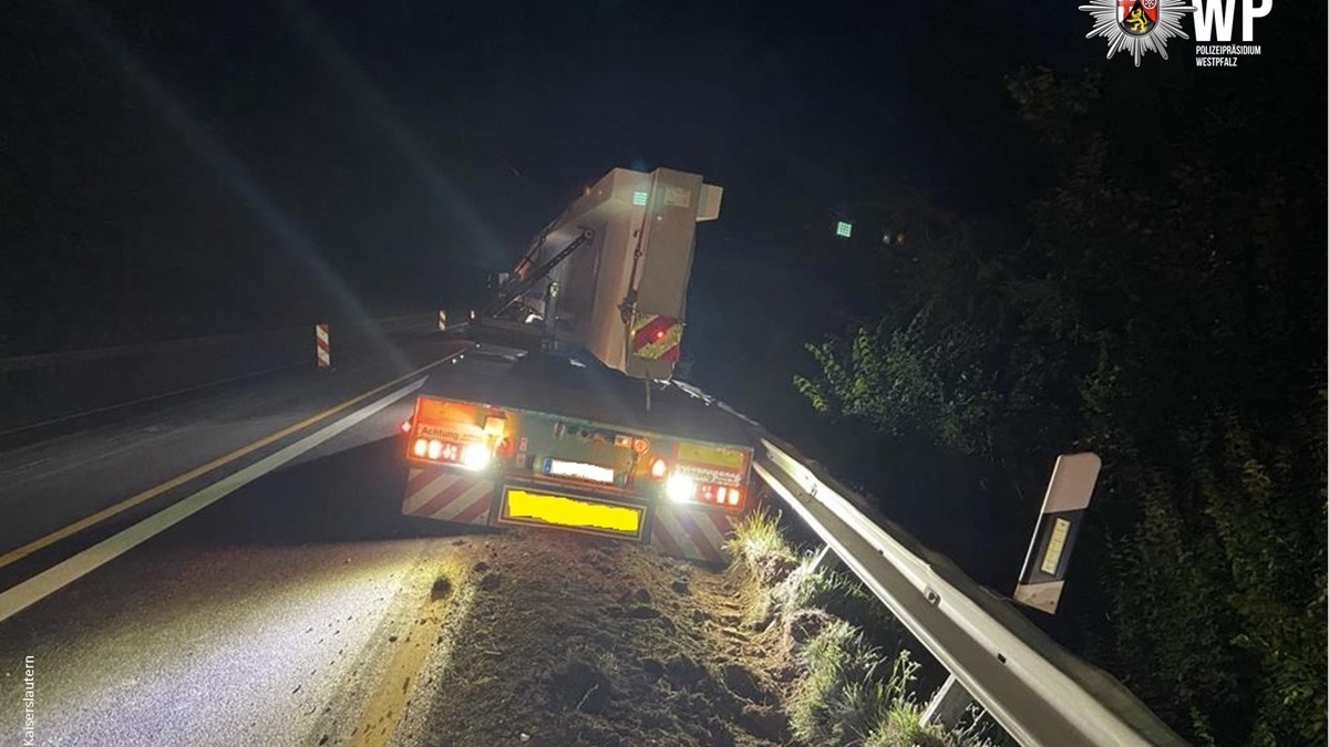 POL-PASTKL: Schwertransport blockiert Fahrbahn - Foto: presseportal.de