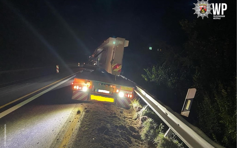 POL-PASTKL: Schwertransport blockiert Fahrbahn - Foto: presseportal.de