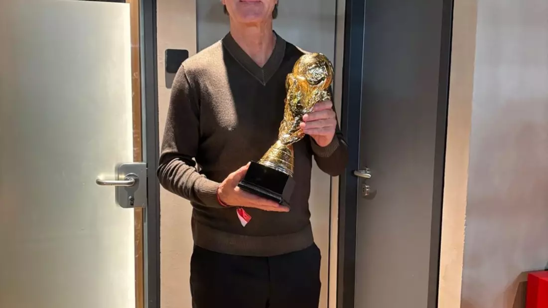 Jogi Löws Unterschrift ist 17.000EUR wert! / WM-Schatz von Jogi Löw sorgt für Auktions-Knaller bei United Charity - Bild: presseportal.de