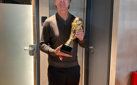 Jogi Löws Unterschrift ist 17.000EUR wert! / WM-Schatz von Jogi Löw sorgt für Auktions-Knaller bei United Charity - Foto: presseportal.de