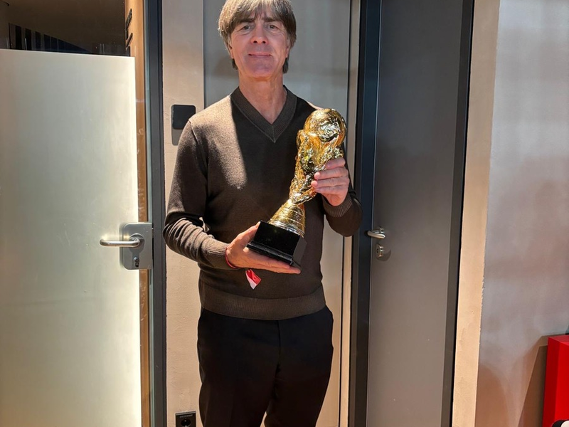 Jogi Löws Unterschrift ist 17.000EUR wert! / WM-Schatz von Jogi Löw sorgt für Auktions-Knaller bei United Charity - Foto: presseportal.de