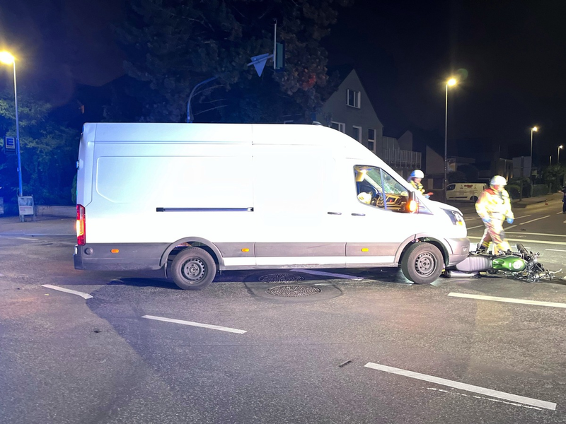 POL-RBK: Bergisch Gladbach - Motorradfahrer bei Zusammenstoß mit Kastenwagen lebensgefährlich verletzt - Foto: presseportal.de