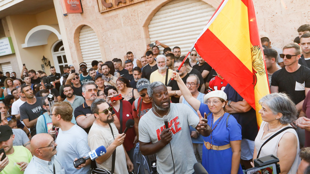 Es gab insgesamt 13 Festnahmen. - Foto: Edu Botella/EUROPA PRESS/dpa