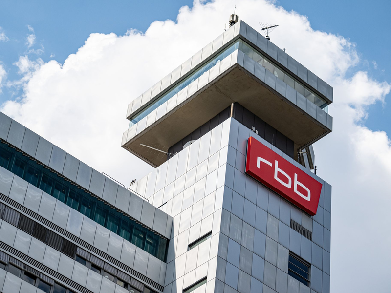 Der RBB sah sich mit Vorwürfen der Verschwendung und der Vetternwirtschaft konfrontiert. (Archivbild) - Foto: Fabian Sommer/dpa