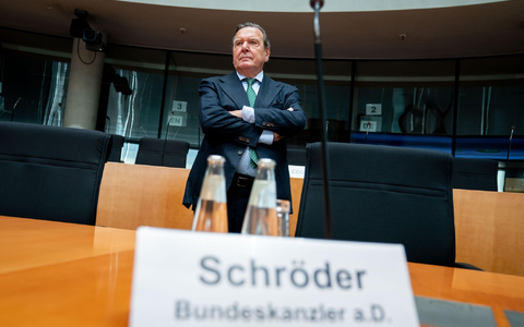 Das Ringen um eine Aussage Schröders vor dem Untersuchungsausschuss in Schwerin geht in eine neue Runde. (Archivbild) - Foto: Kay Nietfeld/dpa