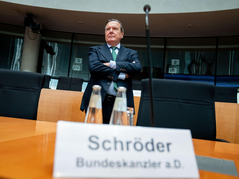 Das Ringen um eine Aussage Schröders vor dem Untersuchungsausschuss in Schwerin geht in eine neue Runde. (Archivbild) - Foto: Kay Nietfeld/dpa