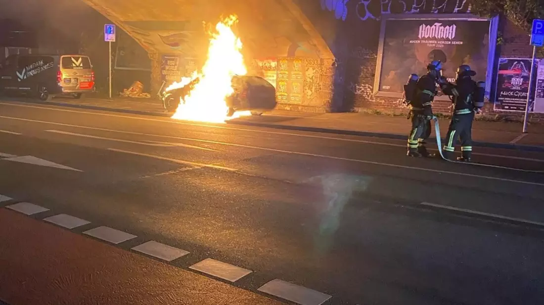 FW-DO: Fahrzeugbrand unter Brücke - Feuerwehr kann Ausbreitung verhindern - Bild: presseportal.de
