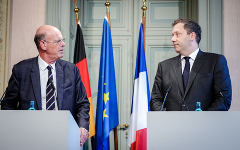 Klingbeil und Lombard berieten sich unter anderem zum Zollkonflikt mit den USA.  - Foto: Kay Nietfeld/dpa