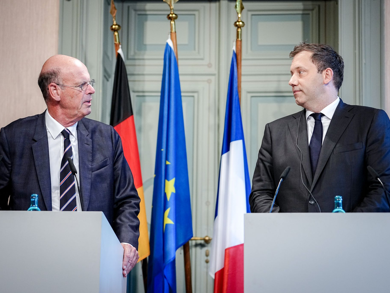 Klingbeil und Lombard berieten sich unter anderem zum Zollkonflikt mit den USA.  - Foto: Kay Nietfeld/dpa