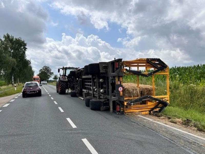 POL-HK: Bad Fallingbostel: Traktorgespann kippt um - Fahrer unter Alkohol (Foto im Anhang) - Foto: presseportal.de