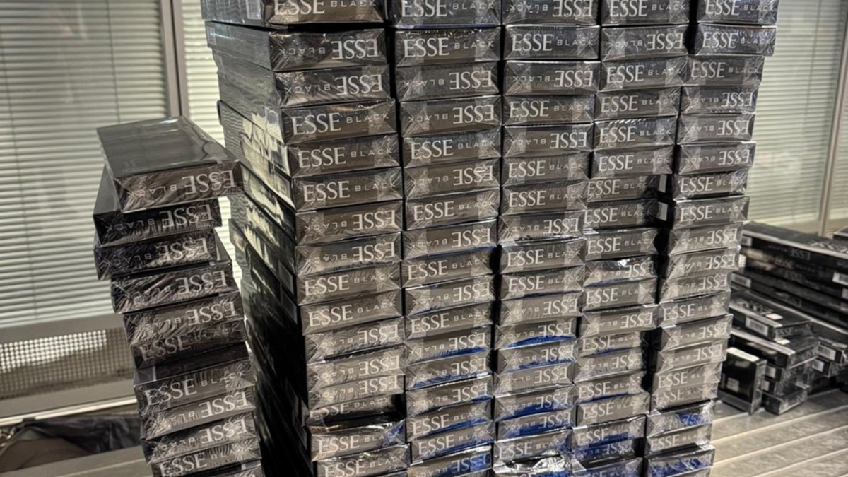 HZA-F: Zoll verhindert Schmuggel von 87.500 Zigaretten am Frankfurter Flughafen - Foto: presseportal.de