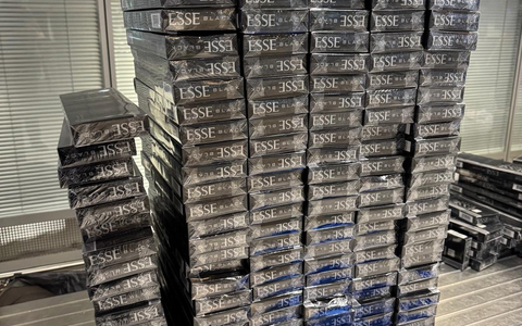 HZA-F: Zoll verhindert Schmuggel von 87.500 Zigaretten am Frankfurter Flughafen - Foto: presseportal.de