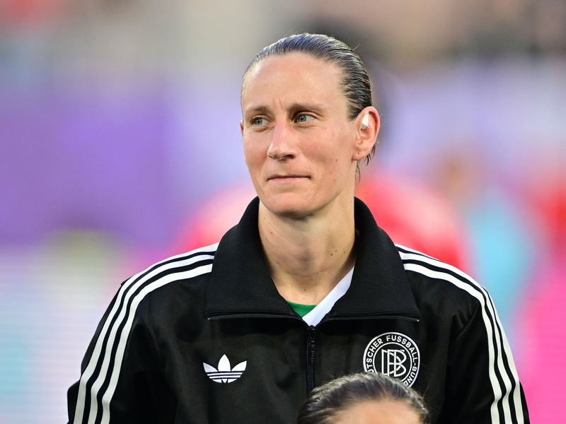 Die Entscheidung naht, ob es in der Nationalelf mit Torhüterin Berger weitergeht. - Foto: Sebastian Christoph Gollnow/dpa