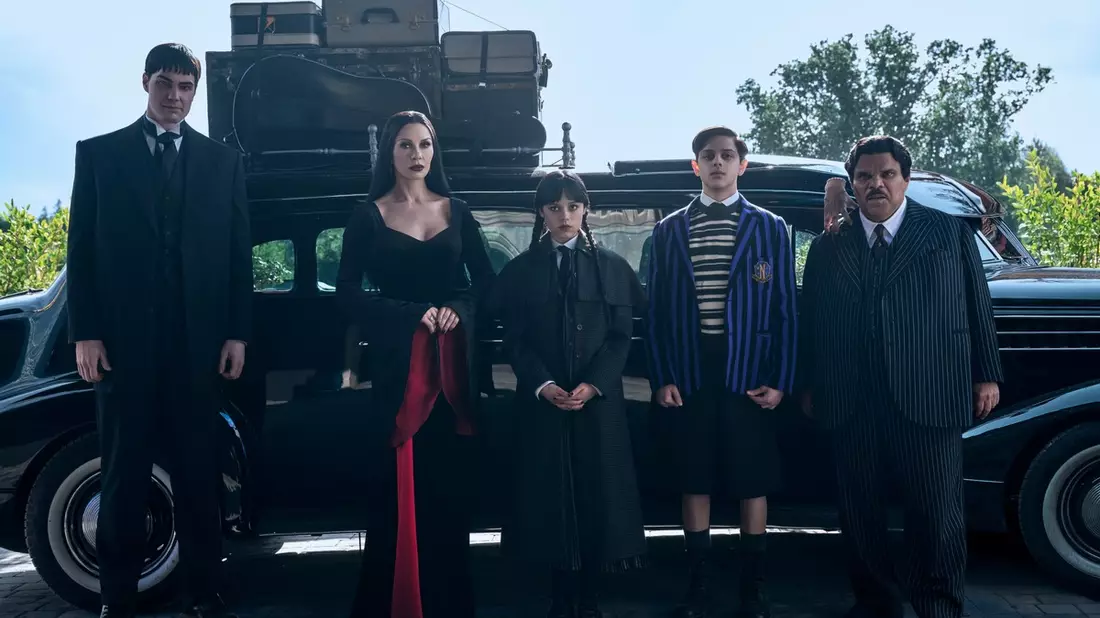 Irland als Bühne für düstere Magie: Staffel 2 von Wednesday startet / Die grüne Insel ist ab August auf Netflix in Staffel 2 der Mystery-Serie ein natürlicher Hauptdarsteller - Bild: presseportal.de