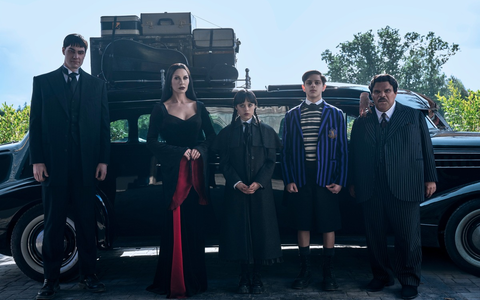 Irland als Bühne für düstere Magie: Staffel 2 von Wednesday startet / Die grüne Insel ist ab August auf Netflix in Staffel 2 der Mystery-Serie ein natürlicher Hauptdarsteller - Foto: presseportal.de Irland als Bühne für düstere Magie: Staffel 2 von Wednesday startet / Die grüne Insel ist ab August auf Netflix in Staffel 2 der Mystery-Serie ein natürlicher Hauptdarsteller - Foto: presseportal.de