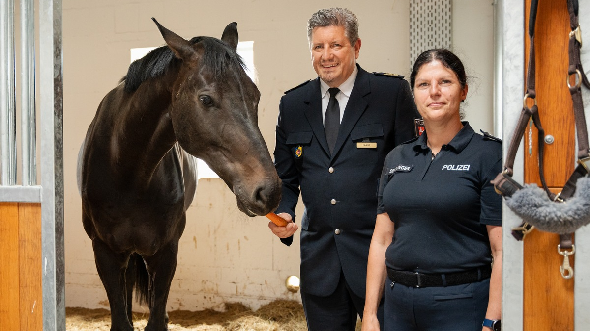 POL-BS: Modernisierte Stallanlagen der Reiter- und Diensthundführerstaffel Braunschweig eingeweiht - Foto: presseportal.de