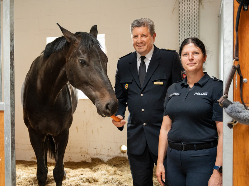 POL-BS: Modernisierte Stallanlagen der Reiter- und Diensthundführerstaffel Braunschweig eingeweiht - Foto: presseportal.de