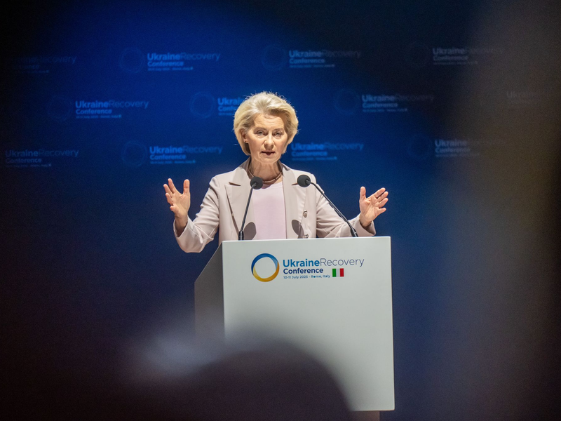 Mit dem Haushaltsplan legt die Behörde von Ursula von der Leyen grob fest, wofür die EU Geld ausgeben will - und wie viel. - Foto: Michael Kappeler/dpa