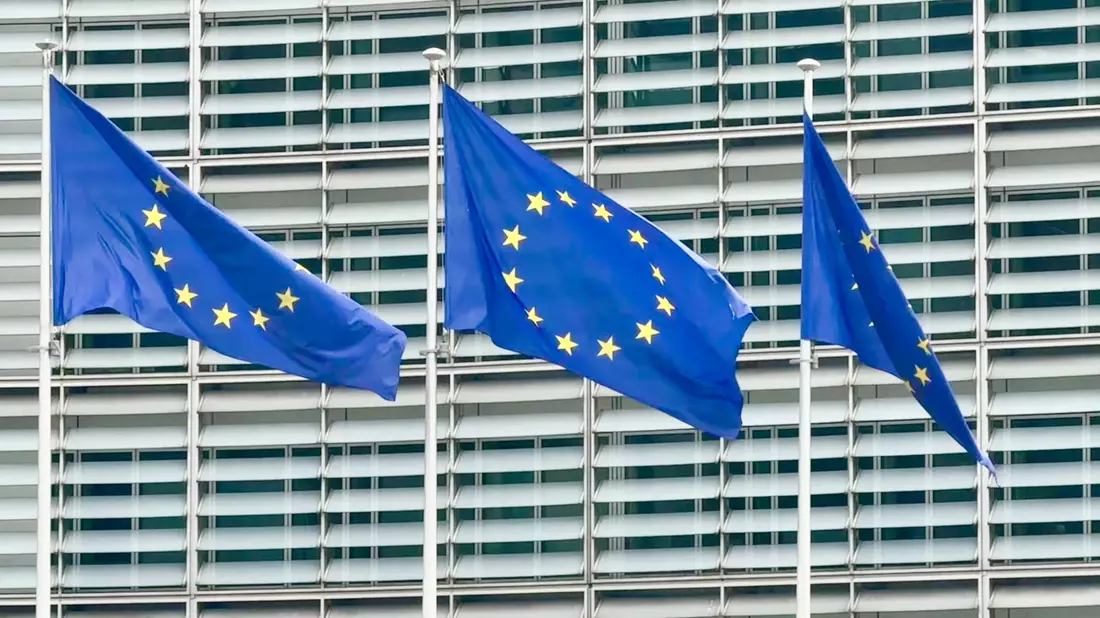 Die EU-Kommission verlang von vier großen Online-Plattformen Auskünfte. (Symbolbild)  - Bild: Alicia Windzio/dpa