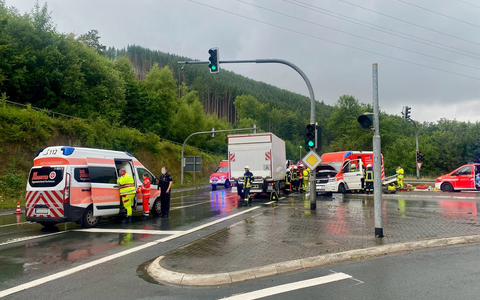 FF Olsberg: Verkehrsunfall mit Rettungswagen in Olsberg Bigge - Foto: presseportal.de