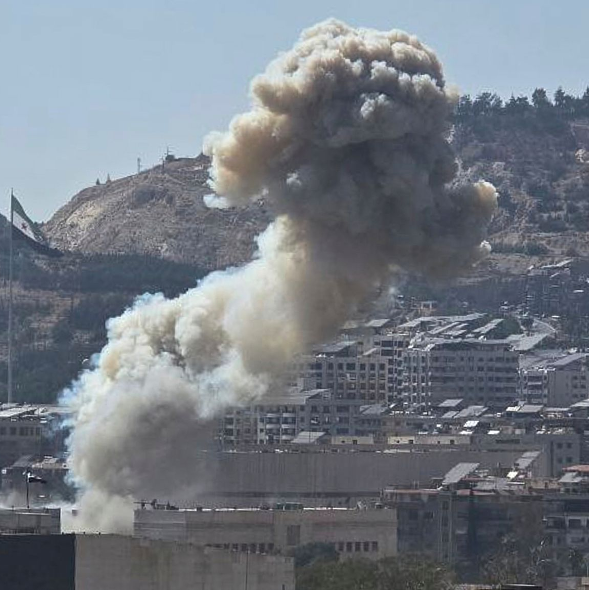 Israels Armee greift nach tagelanger Gewalt im Süden Syriens Ziele in Damaskus an. - Foto: Uncredited/SANA via AP/dpa