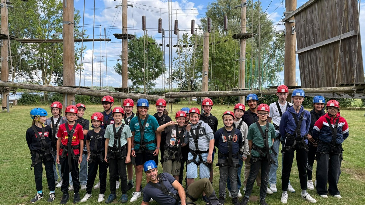 FW Xanten: Teambuilding für die Jugendfeuerwehr im Kletterpark - Foto: presseportal.de