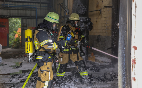 FW-E: Feuer in leerstehender Lagerhalle - starke Rauchentwicklung - Foto: presseportal.de