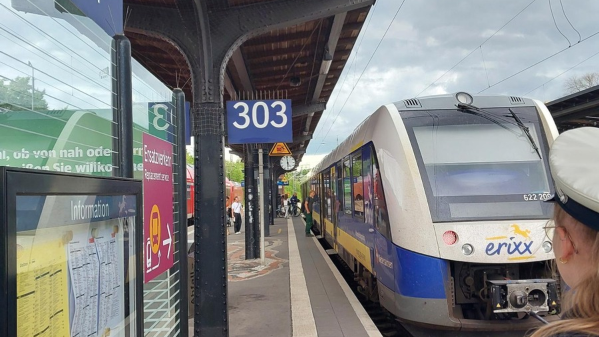 BPOL-HB: Bundespolizei stellt Mann mit Messer im Zug. Ein teurer Verstoß: 1000,- EUR Zwangsgeld an Ort und Stelle eingezogen. - Foto: presseportal.de