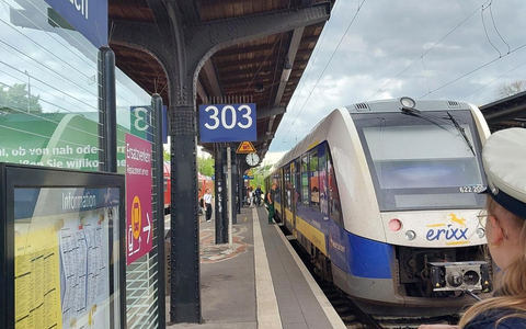 BPOL-HB: Bundespolizei stellt Mann mit Messer im Zug. Ein teurer VerstoĂ: 1000,- EUR Zwangsgeld an Ort und Stelle eingezogen. - Foto: presseportal.de BPOL-HB: Bundespolizei stellt Mann mit Messer im Zug. Ein teurer VerstoĂ: 1000,- EUR Zwangsgeld an Ort und Stelle eingezogen. - Foto: presseportal.de