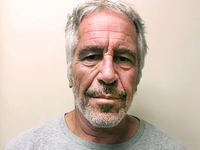 Fixpunkt für viele Verschwörungstheoretiker: Jeffrey Epstein. (Archivfoto) - Foto: ---/AP/dpa