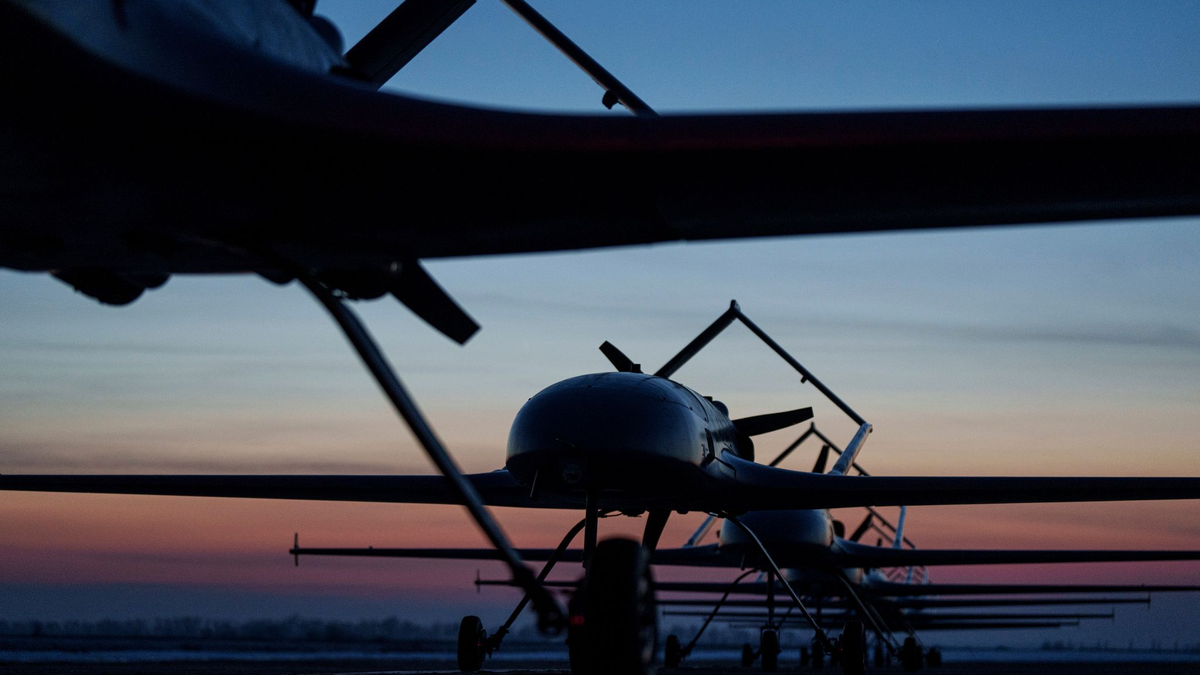 Die Ukraine nimmt mit ihren Drohnenangriffen auch Anlagen der russischen Ölindustrie ins Visier. (Archivbild) - Foto: Evgeniy Maloletka/AP/dpa