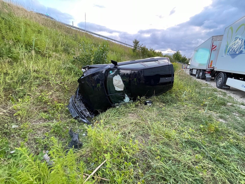 FW Reichenau: PKW durchbricht Leitplanke und fährt Hang hinunter, 16.07.2025, Reichenau-Lindenbühl - Foto: presseportal.de